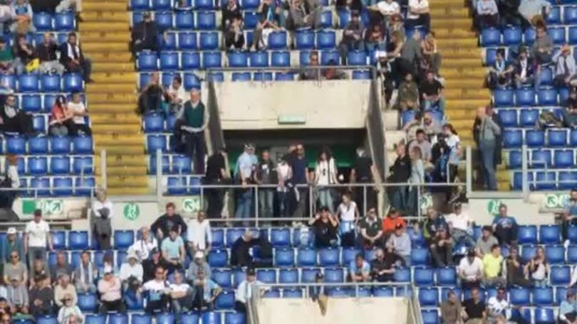 Lazio-Roma: sul 4-1 i tifosi biancocelesti lasciano l'Olimpico,quelli giallorossi fanno festa