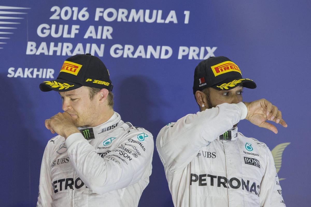 F1 Bahrain, Hamilton: «Macchina danneggiata, poteva andare peggio»