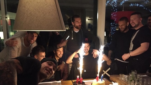 Roma, Pjanic festeggia 26 anni: la torta è speciale, sopra c'è il 4-1