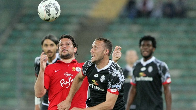 Serie B, Bari-Cesena 0-0: lo spareggio finisce a reti inviolate