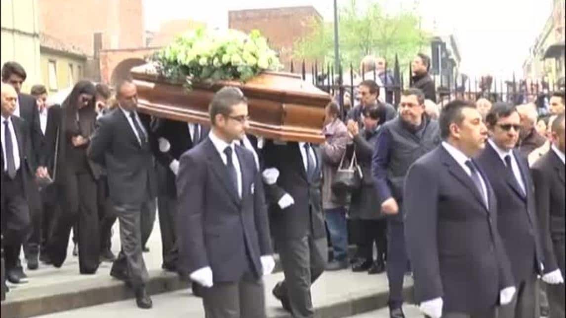 Funerali Maldini, l'arrivo del feretro