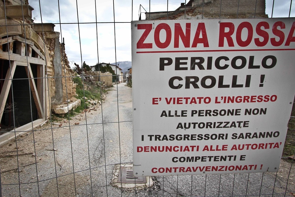 Terremoto dell'Aquila, l'Italia ricorda le vittime: oggi sono sette anni