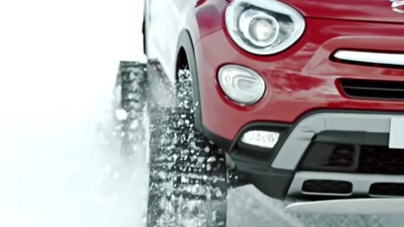 Fiat 500X, coi cingoli è inarrestabile
