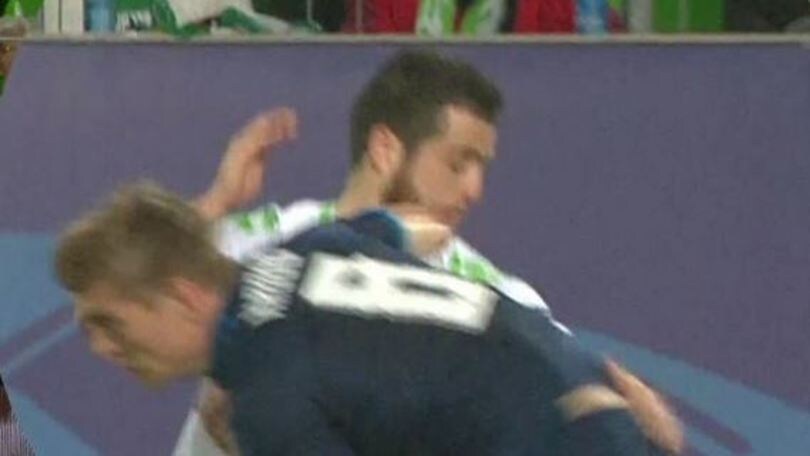 Champions League: scontro con Kroos, salta il dente a Vieirinha