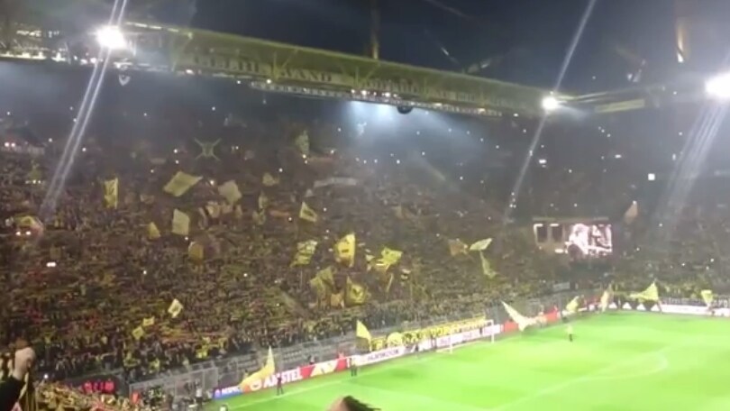 You'll never walk alone, Borussia-Liverpool: i tifosi cantano insieme