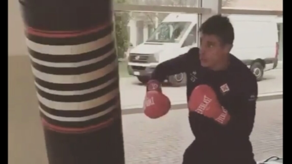 Calci e pugni, Roncaglia si allena così