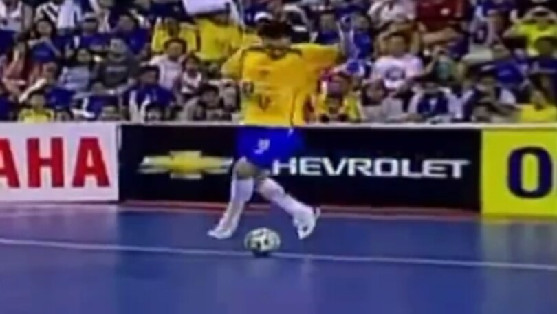 Futsal, la punizione più incredibile di tutti i tempi