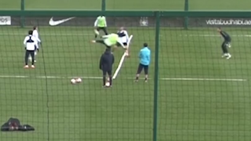 Iheanacho, acrobazia da fenomeno in allenamento