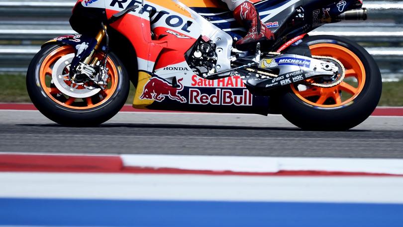 Valentino Rossi strappa la vittoria a Marquez sul circuito spagnolo di Jerez