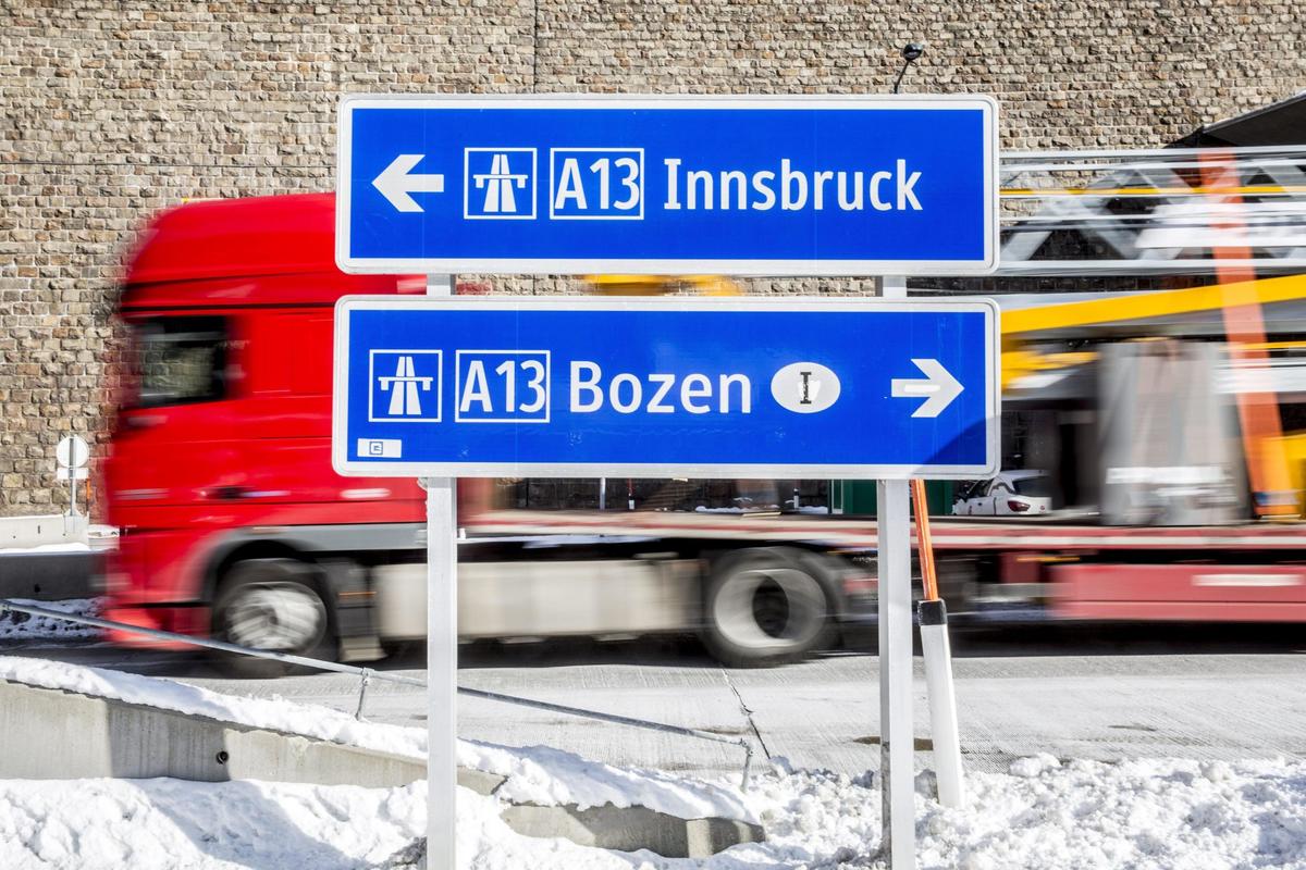 Migranti, Austria inizia lavori per una barriera al Brennero