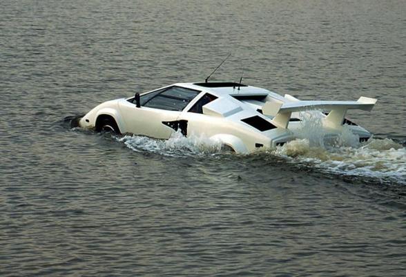 Su e-bay a 23.600 euro la Lambo Countach anfibia