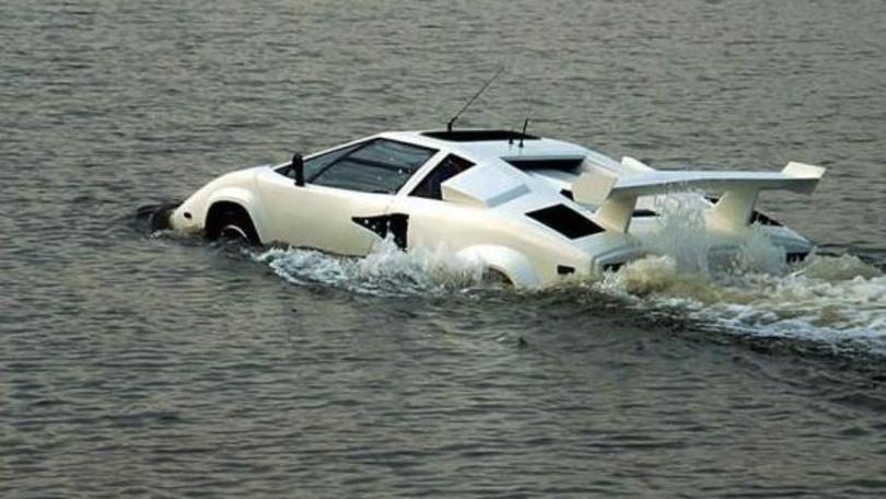 Su e-bay a 23.600 euro la Lambo Countach anfibia