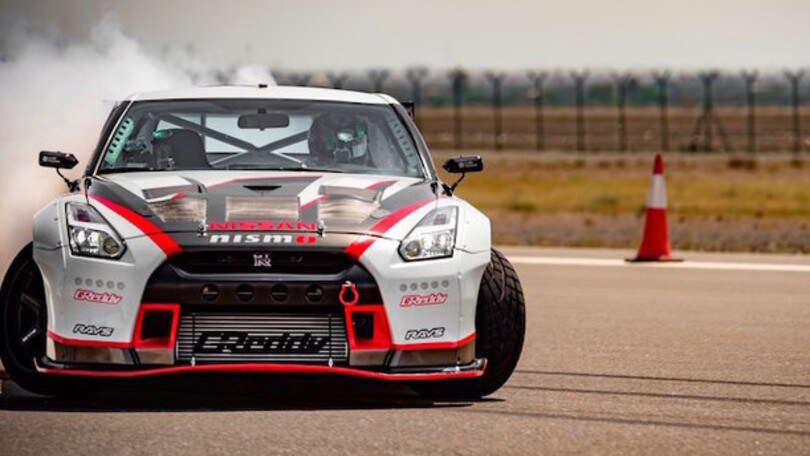 Nissan GT-R Nismo, una derapata da Guinness