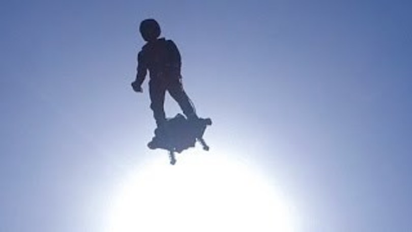 L'Hoverboard del futuro vola sull'acqua. Ma sarà vero?