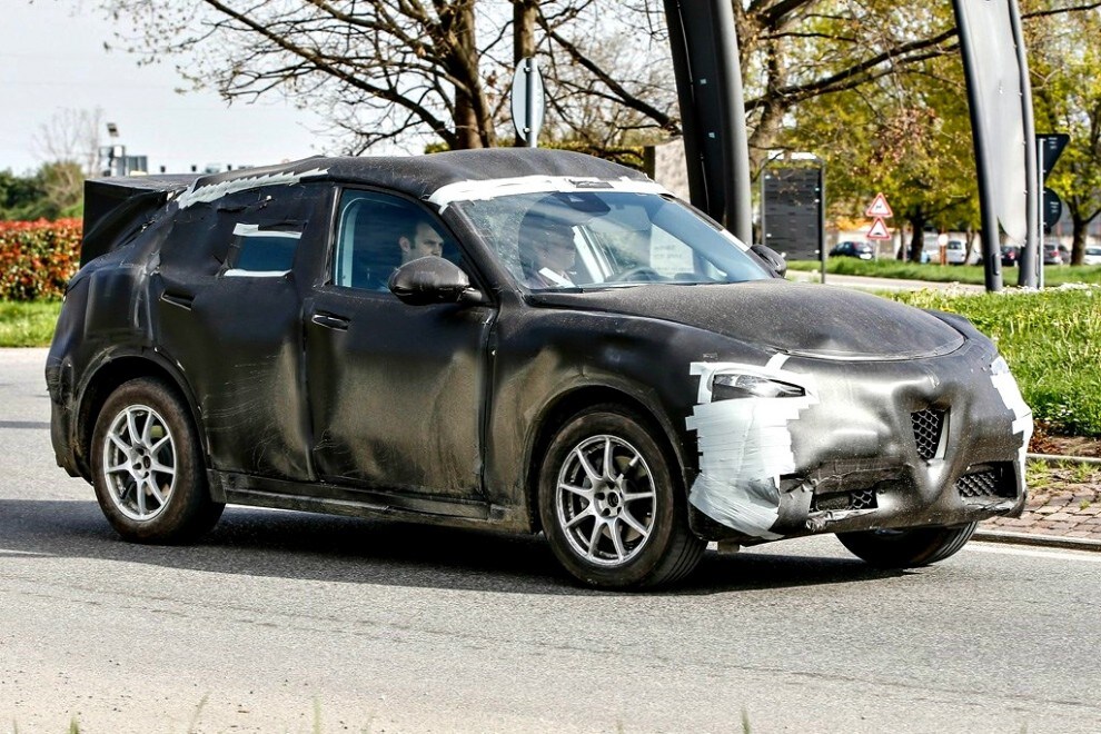 Alfa Romeo, Revenant atto 2°: prime foto del SUV Stelvio