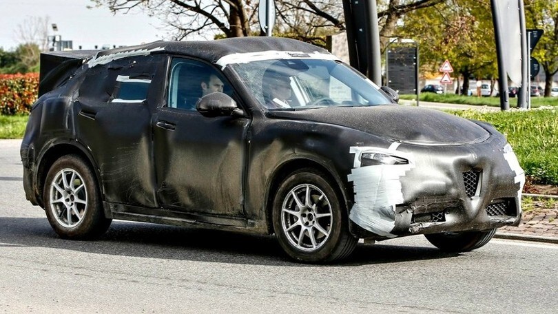 Alfa Romeo, Revenant atto 2°: prime foto del SUV Stelvio