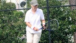 Tennis, a 69 anni in campo per una partita ufficiale