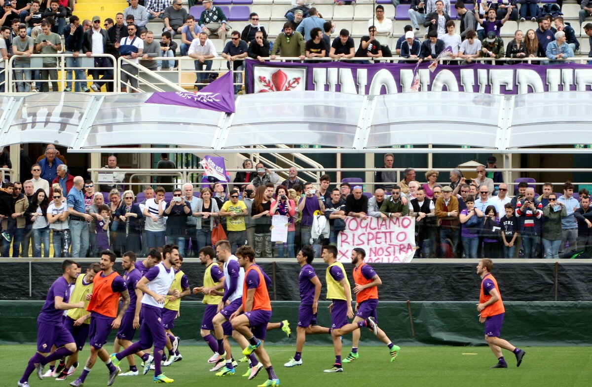 Fiorentina, quanti tifosi a vedere l'allenamento dei viola!