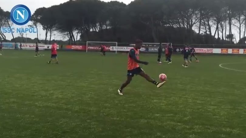 Napoli, guarda Chalobah: show a fine allenamento