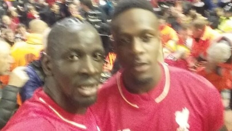 Sakho-Origi, selfie con lo smartphone della tifosa