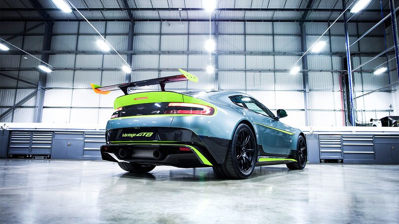 Aston Martin Vantage GT8: per la strada, per la pista