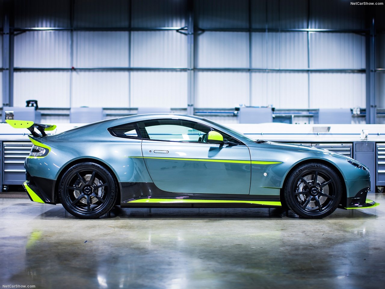Aston Martin Vantage GT8: foto