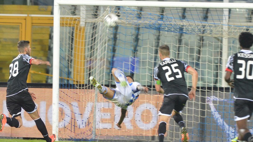 Serie B, Pescara-Cesena 1-0: Lapadula, che gol in rovesciata!
