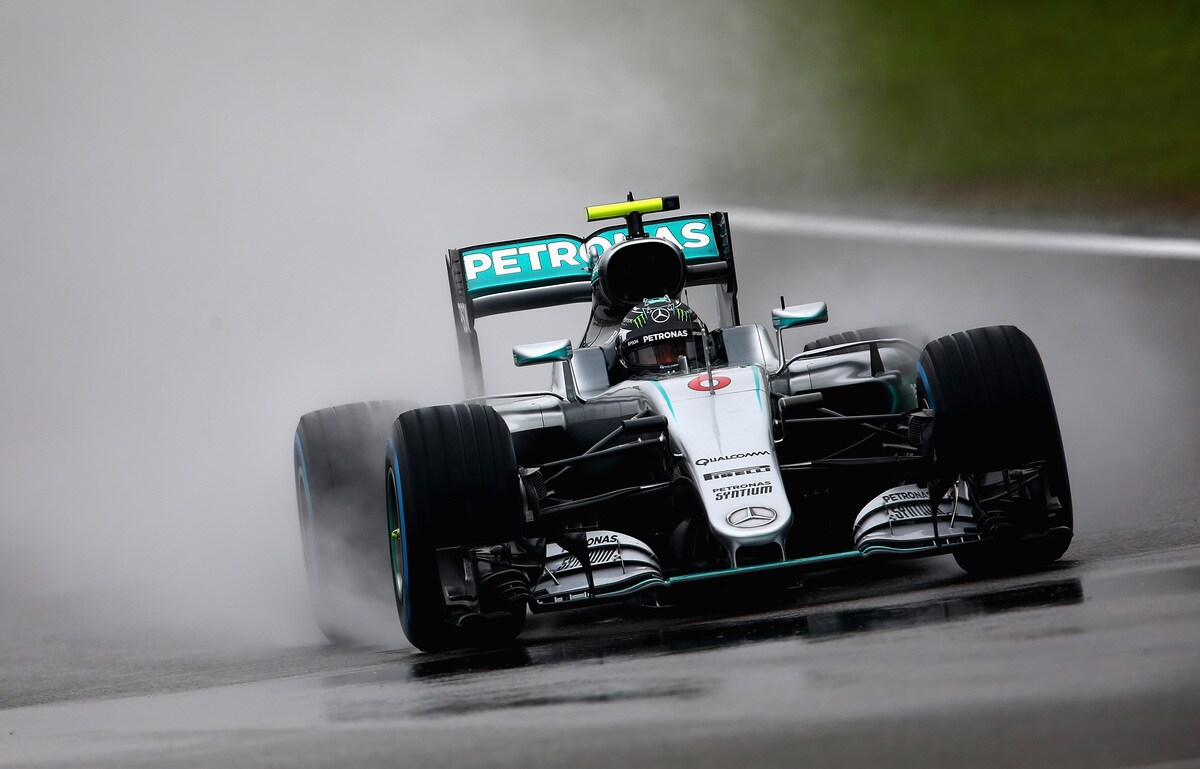 F1, Cina: Rosberg in pole, Raikkonen-Vettel in seconda fila