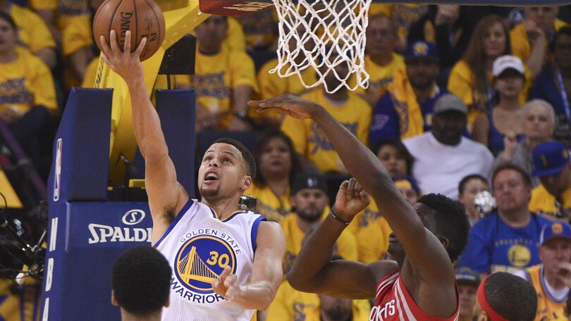 Distorsione per Curry, out almeno 15 giorni