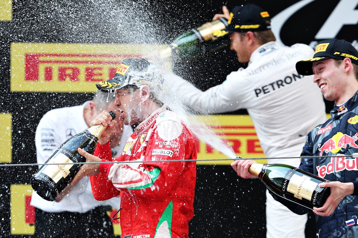 GP Cina: Rosberg perfetto, Vettel epico e furioso