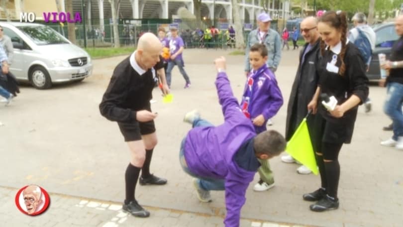 Fiorentina, la mo-viola in curva con Mr. Hill