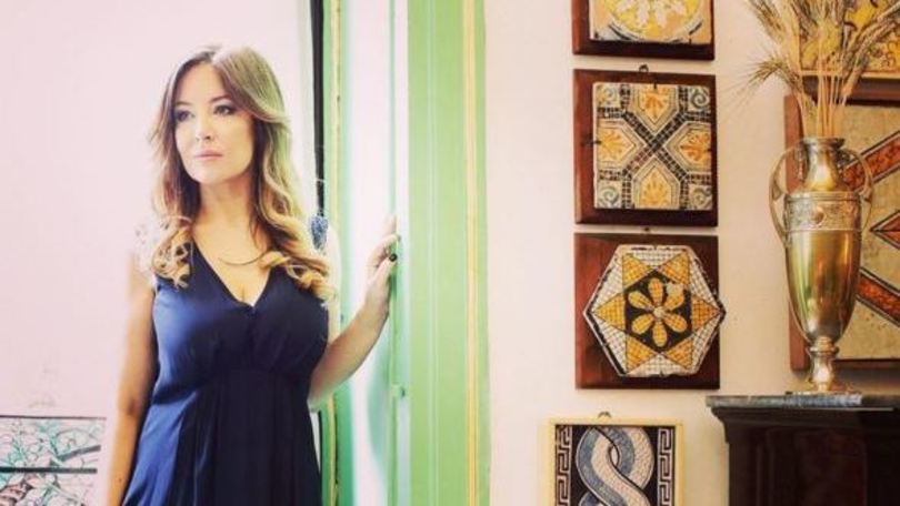 La splendida Selvaggia Lucarelli non apprezza Gela ed è lite con i tifosi
