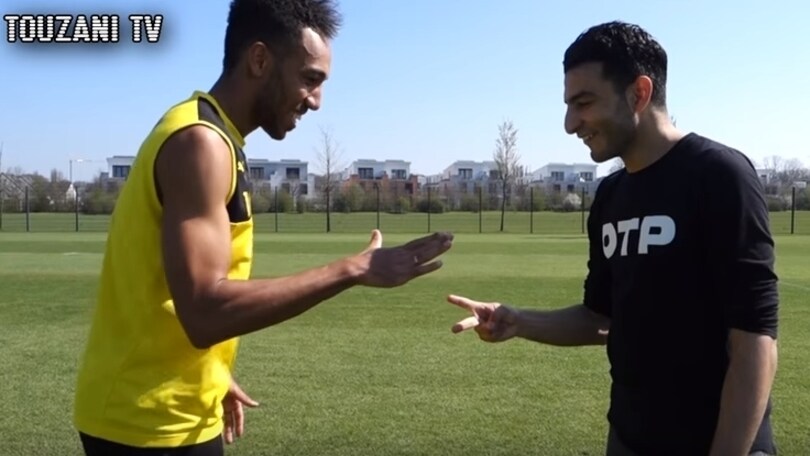 Il freestyler sfida Aubameyang: chi colpirà più traverse?