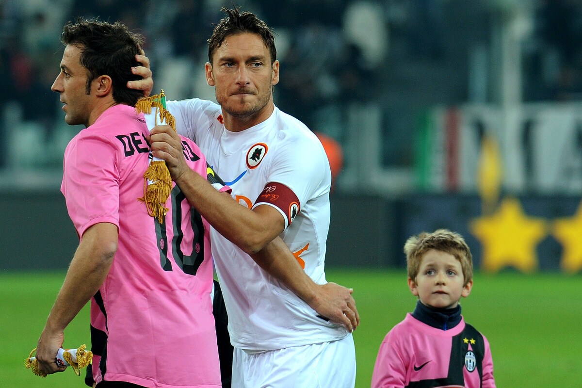 Del Piero sta con Totti: «Simbolo eterno della Roma»