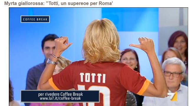 Myrta Merlino con la maglia di Totti: «Un eroe per Roma»