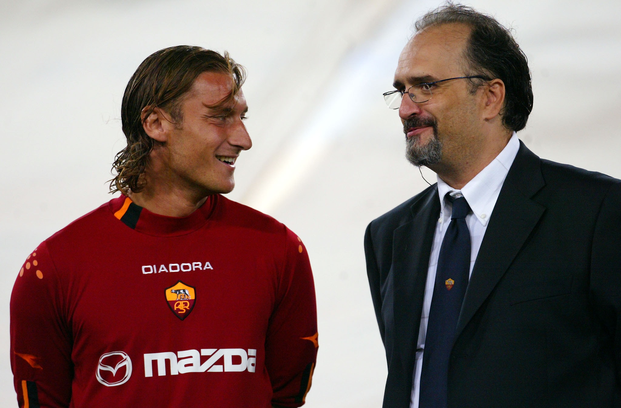 Roma, il telecronista-tifoso piange per Totti: «Alla facciaccia vostra!»