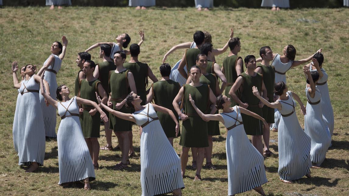 Olimpiadi, accesa la fiaccola ad Olimpia: inizia il percorso verso il Brasile