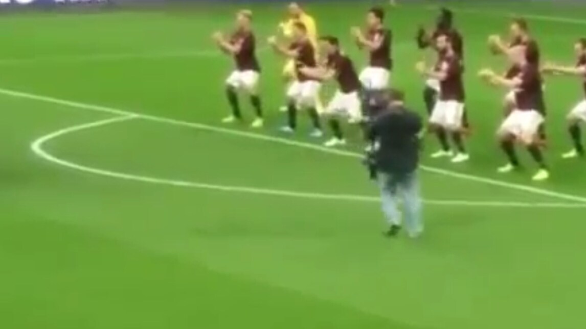 Milan, la parodia dell'haka: l'ignobile Tekitanka