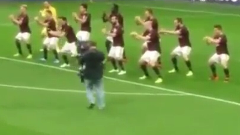 Tekitanka con comparse Milan e Carpi: la parodia Haka fa infuriare i rugbisti