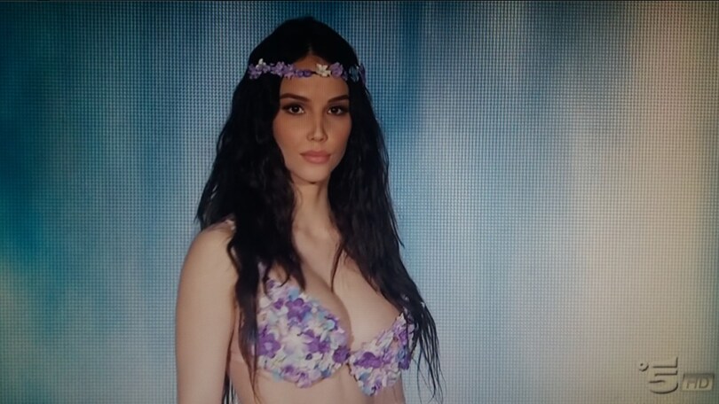 Paola Di Benedetto, la Madre Natura di Ciao Darwin