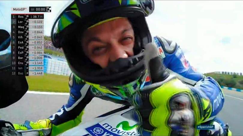 MotoGp, pole per Rossi e il web si scatena