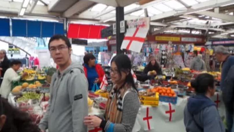 Road to Leicester-Swansea, al market della cittá: "C'mon foxes we can do it"