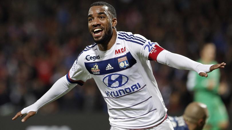 Calciomercato Roma, piste francesi per il dopo Dzeko: il sogno è Lacazette