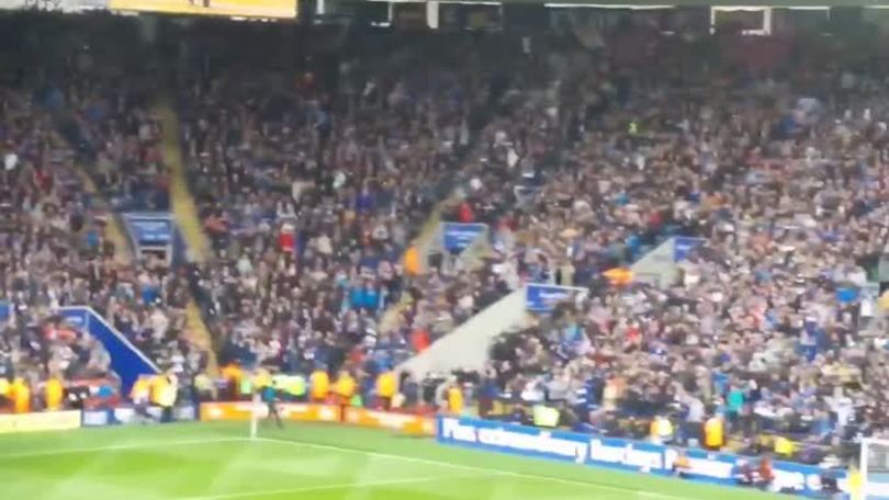 Leicester, i tifosi cantano dopo il 4-0 di Albrighton