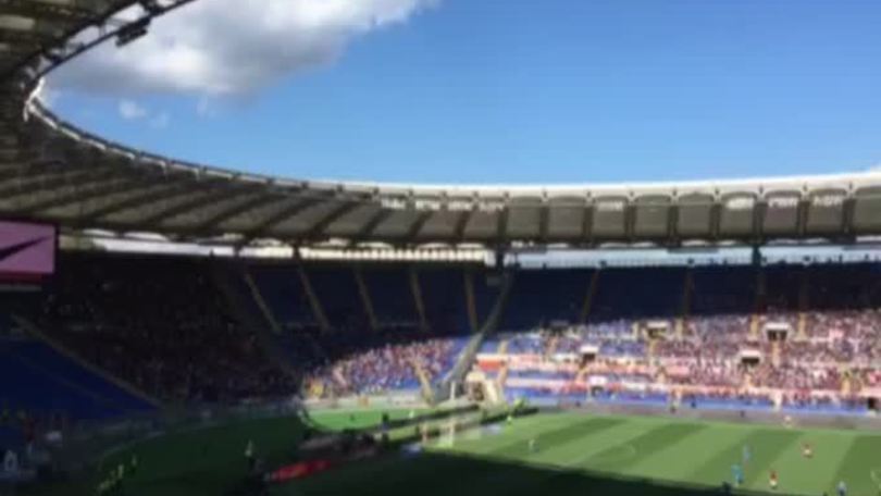 Roma-Napoli, l'ovazione dell'Olimpico per l'ingresso di Totti