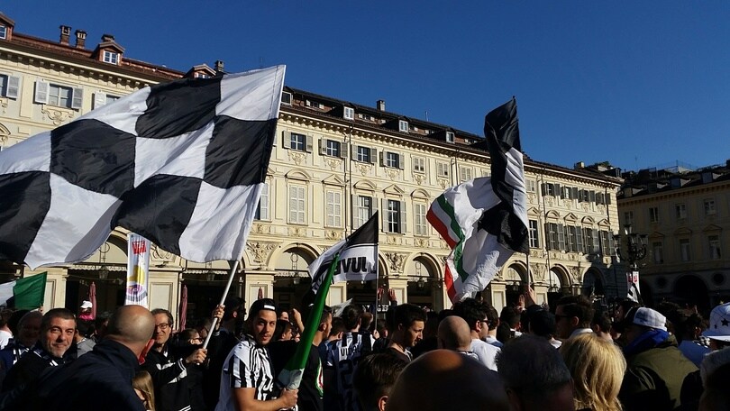 Juventus, festa scudetto. Quanti sono? I tifosi li contano in piazza!