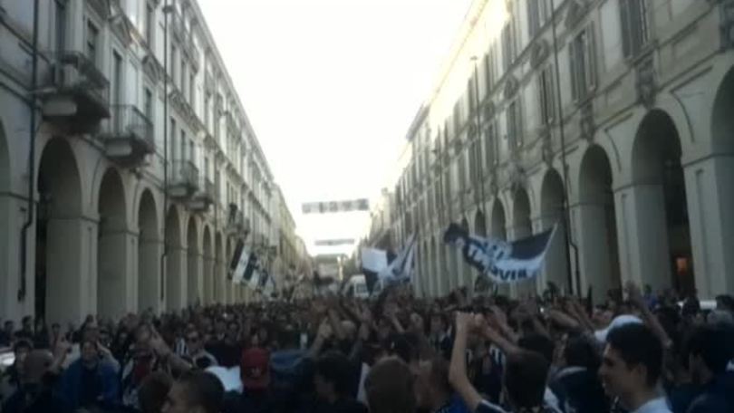 La festa dei tifosi prosegue a Torino