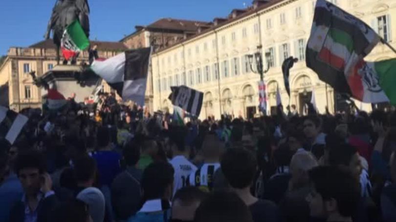 Il salotto bianconero in festa per lo scudetto