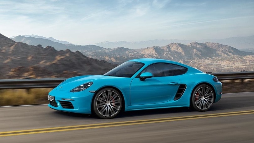 Nuova Porsche 718 Cayman, meno cilindri più cavalli
