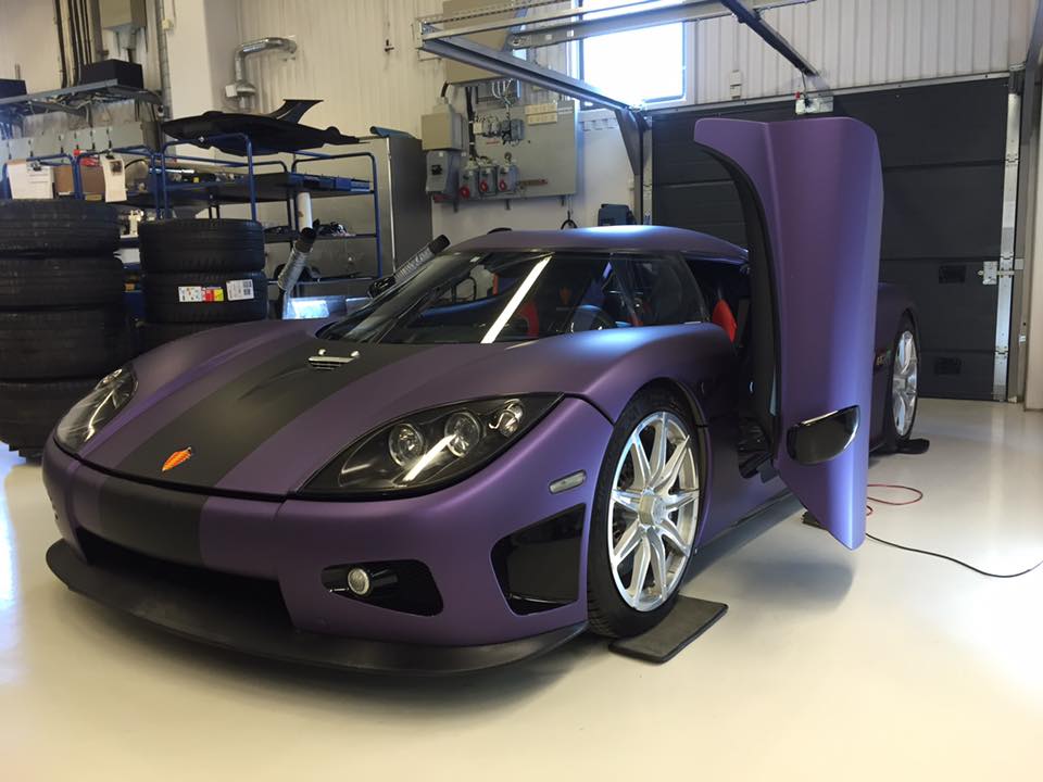 Koenigsegg omaggia Prince con la Regera Purple Rain